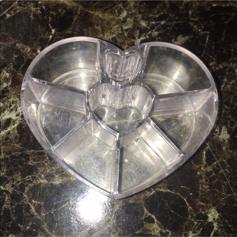 Cosmetic organizer